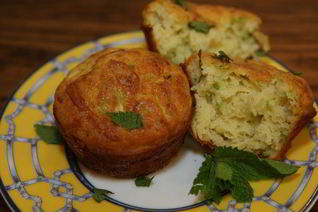 Маффины с кабачком, сыром и мятой