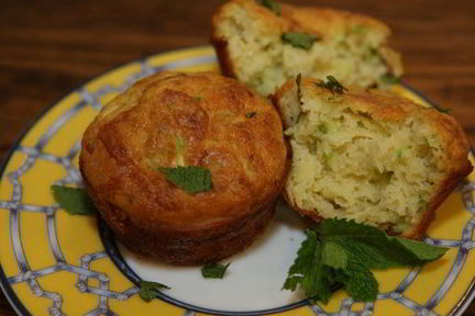 Маффины с кабачком, сыром и мятой