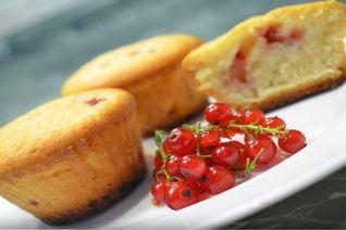 Маффины с красной смородиной