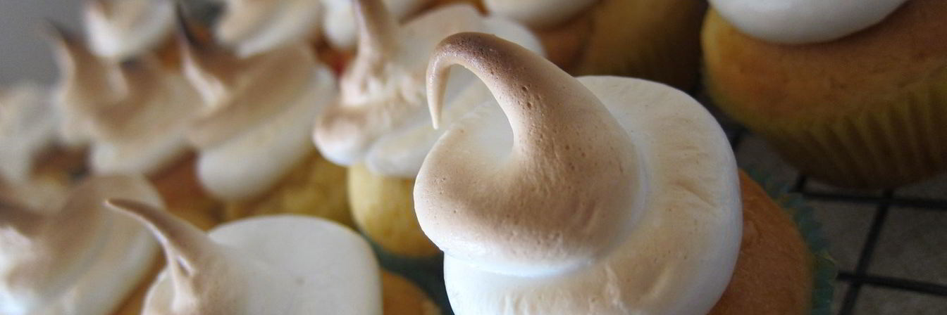 Маффины с лимонным кремом и меренгой