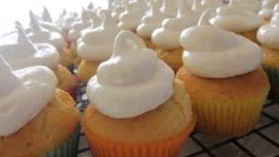 маффины с лимонным кремом и меренгой