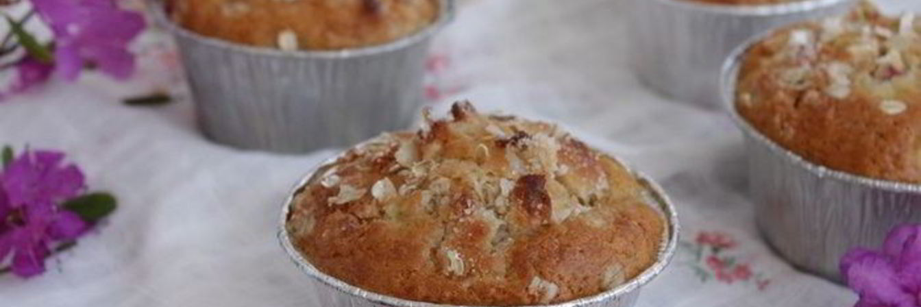 Маффины с ревенем и марципановым штрейзелем