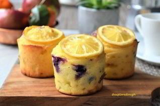 Маффины с рикоттой и голубикой