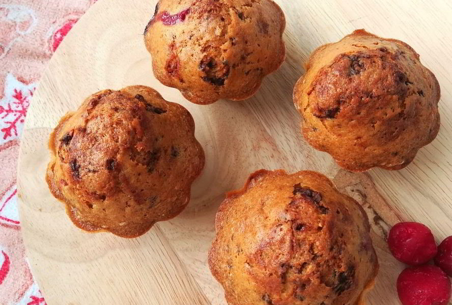 Маффины с шоколадом и вишней