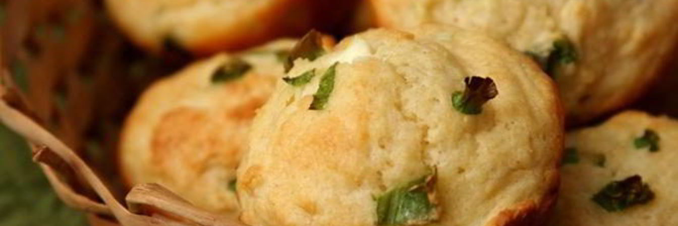 Маффины с зеленым луком и козьим сыром