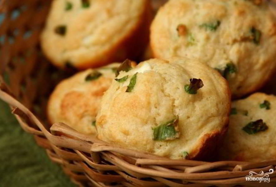 Маффины с зеленым луком и козьим сыром