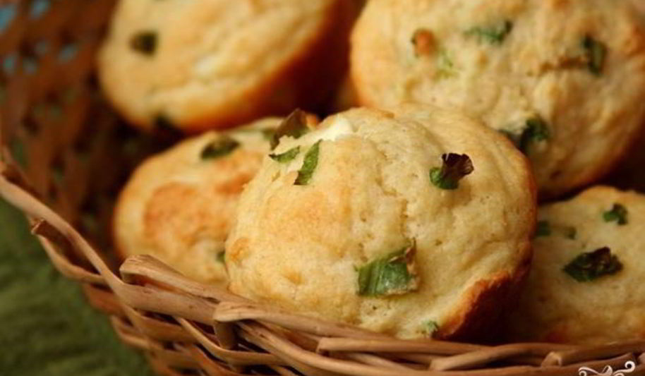 Рецепт маффинов с зеленым луком и козьим сыром