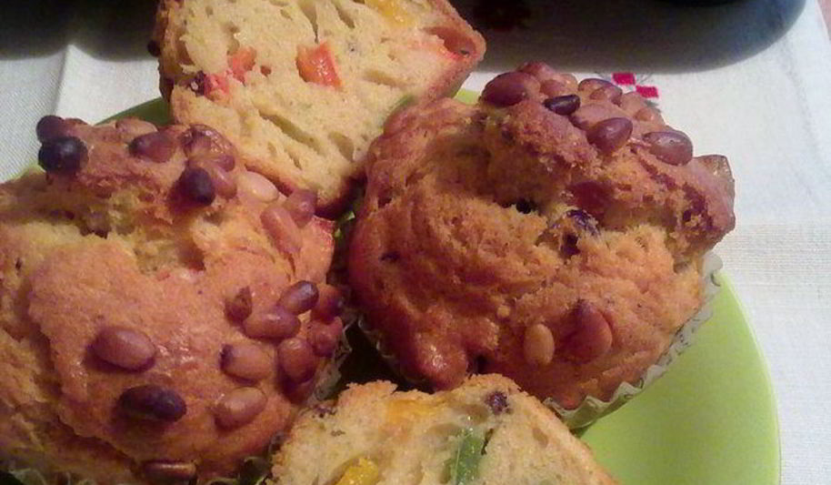 Рецепт маффинов со сладким перцем, маслинами и кедровыми орешками