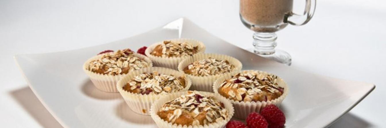 Овсяные маффины с малиной