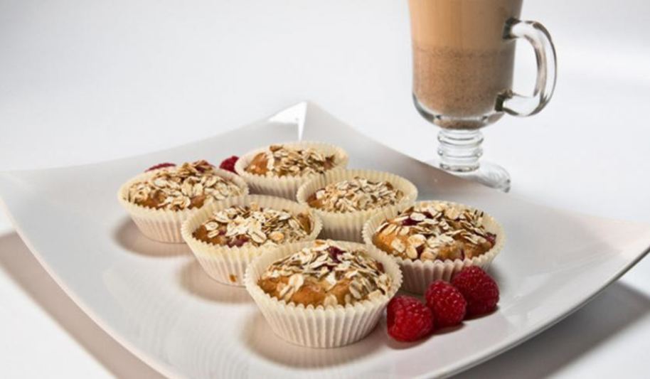 Рецепт овсяных маффинов с малиной