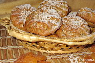 Постные яблочные маффины с курагой