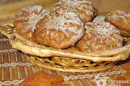 Постные яблочные маффины с курагой