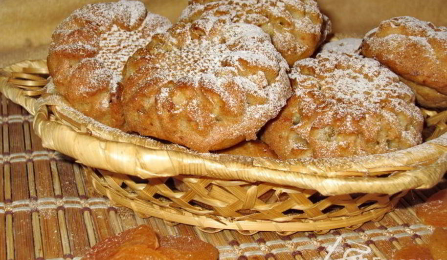 Рецепт постных яблочных маффинов с курагой