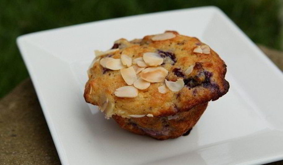 Рецепт пряных маффинов с голубикой и миндалем