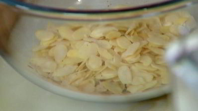 пряные маффины с голубикой и миндалем