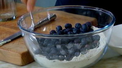 пряные маффины с голубикой и миндалем