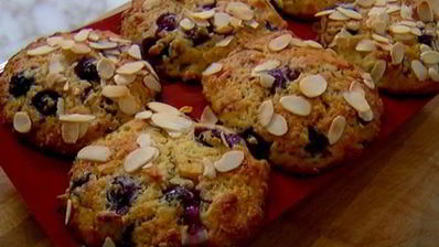 пряные маффины с голубикой и миндалем