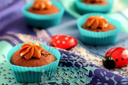 Шоколадные маффины с карамелью