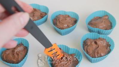 шоколадные маффины с карамелью