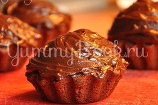 Шоколадные маффины с кремом