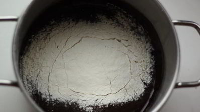 шоколадные маффины со свежими ягодами и пломбиром