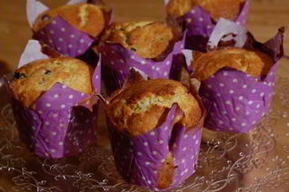 Сливочные маффины с клюквой и вишней