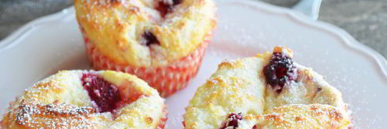 Творожные маффины с кокосом и малиной