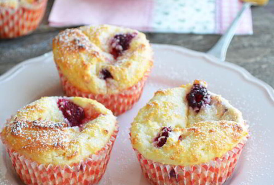 Творожные маффины с кокосом и малиной
