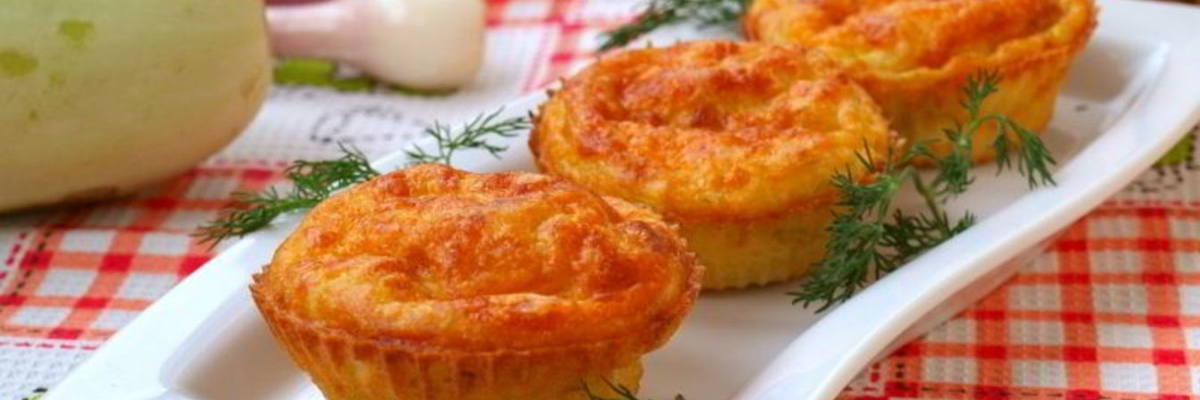 Закусочные маффины с кабачком и сыром