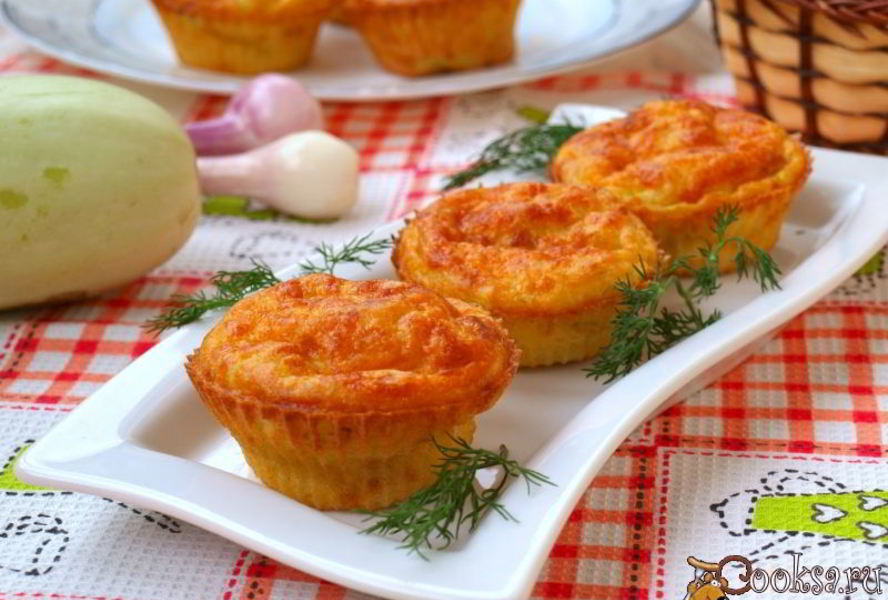 Закусочные маффины с кабачком и сыром