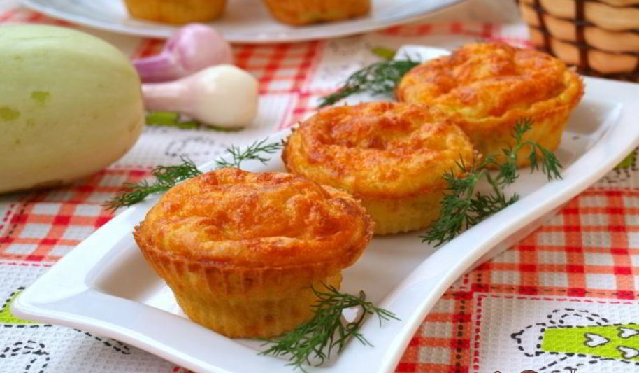 Рецепт закусочных маффинов с кабачком и сыром