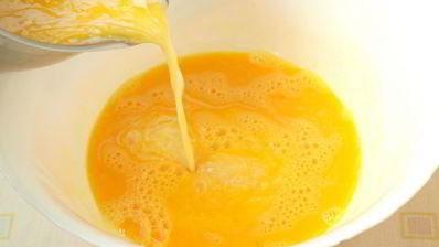 закусочные маффины с колбасой и сыром