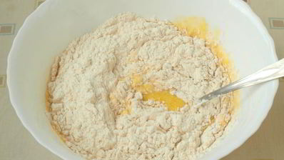 закусочные маффины с колбасой и сыром