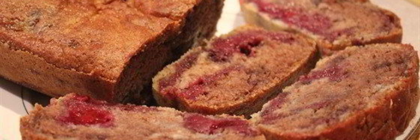 Манник на кефире с ежевично-банановым кремом и какао