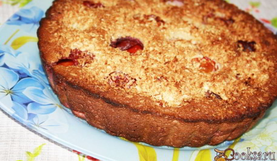 Рецепт манника с халвой и сливами