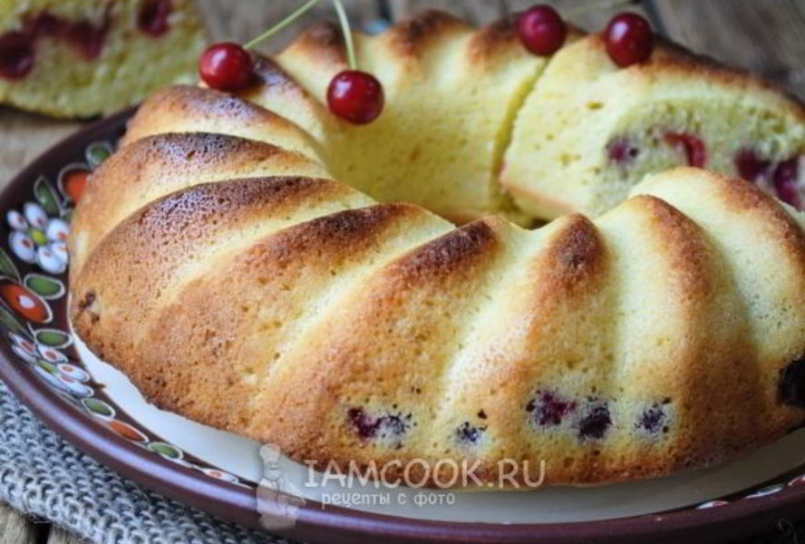 Манник с вишней на кефире