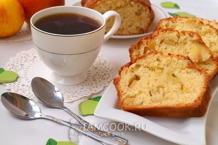 Манник с яблоками на кефире