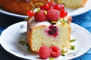 Манник творожный с ягодами