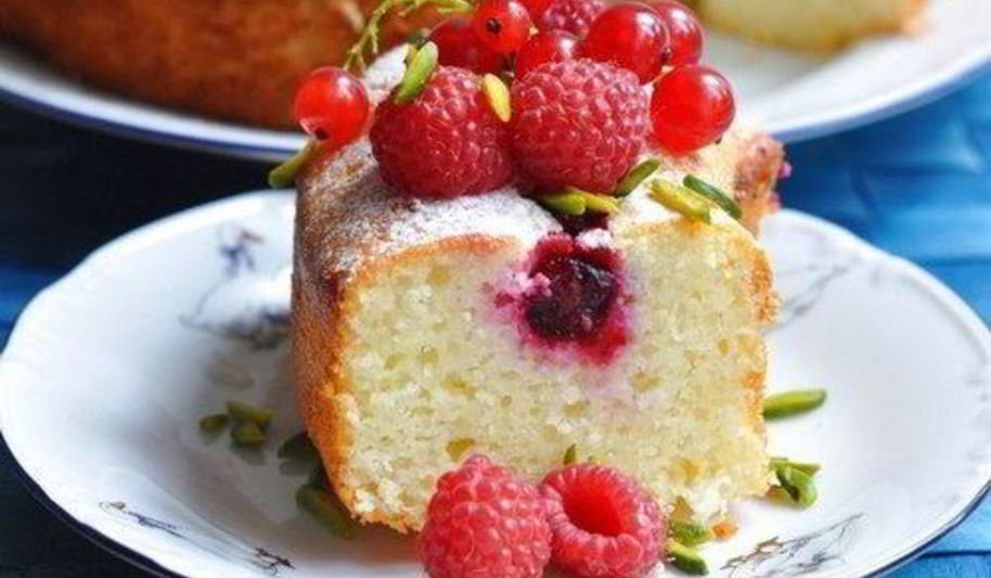 Рецепт манника творожного с ягодами