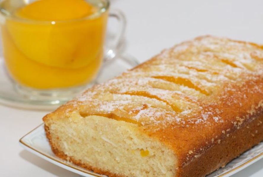 Постный кекс-манник с кокосом и персиками