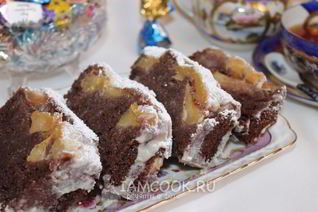 Шоколадный манник с яблоками
