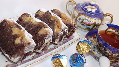 шоколадный манник с яблоками