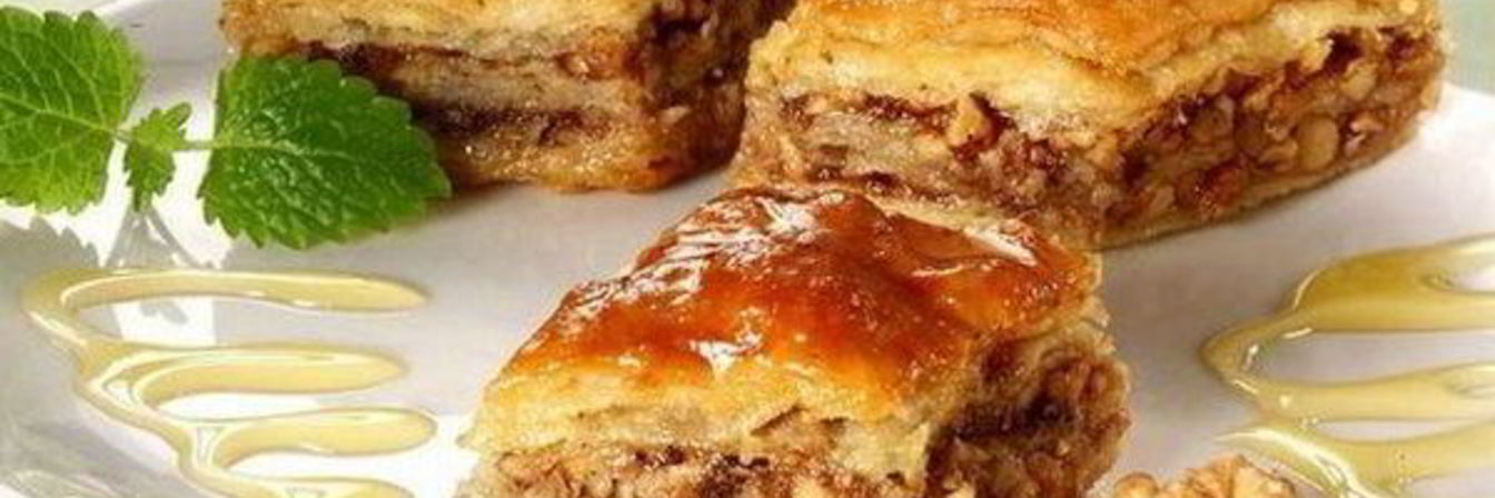 Медовая пахлава с грецкими орехами и миндалем