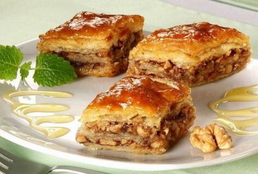 Медовая пахлава с грецкими орехами и миндалем