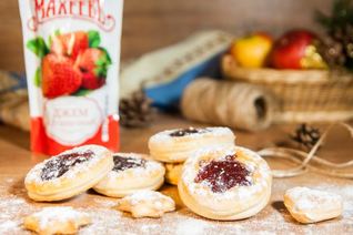 Новогодние слойки с джемом