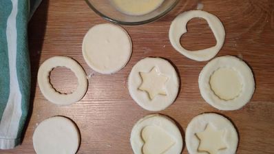 новогодние слойки с джемом