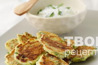 Диетические оладьи из кабачков с легким соусом