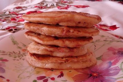 Клубничные оладьи