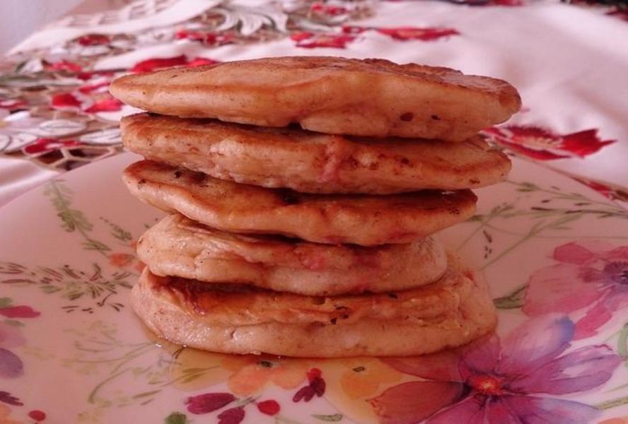 Клубничные оладьи