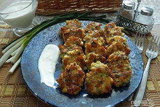 Куриные оладьи с сыром и зеленью